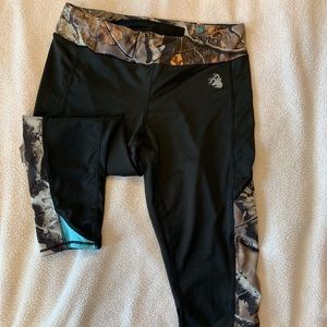 Legendary Whitetails activewear capris